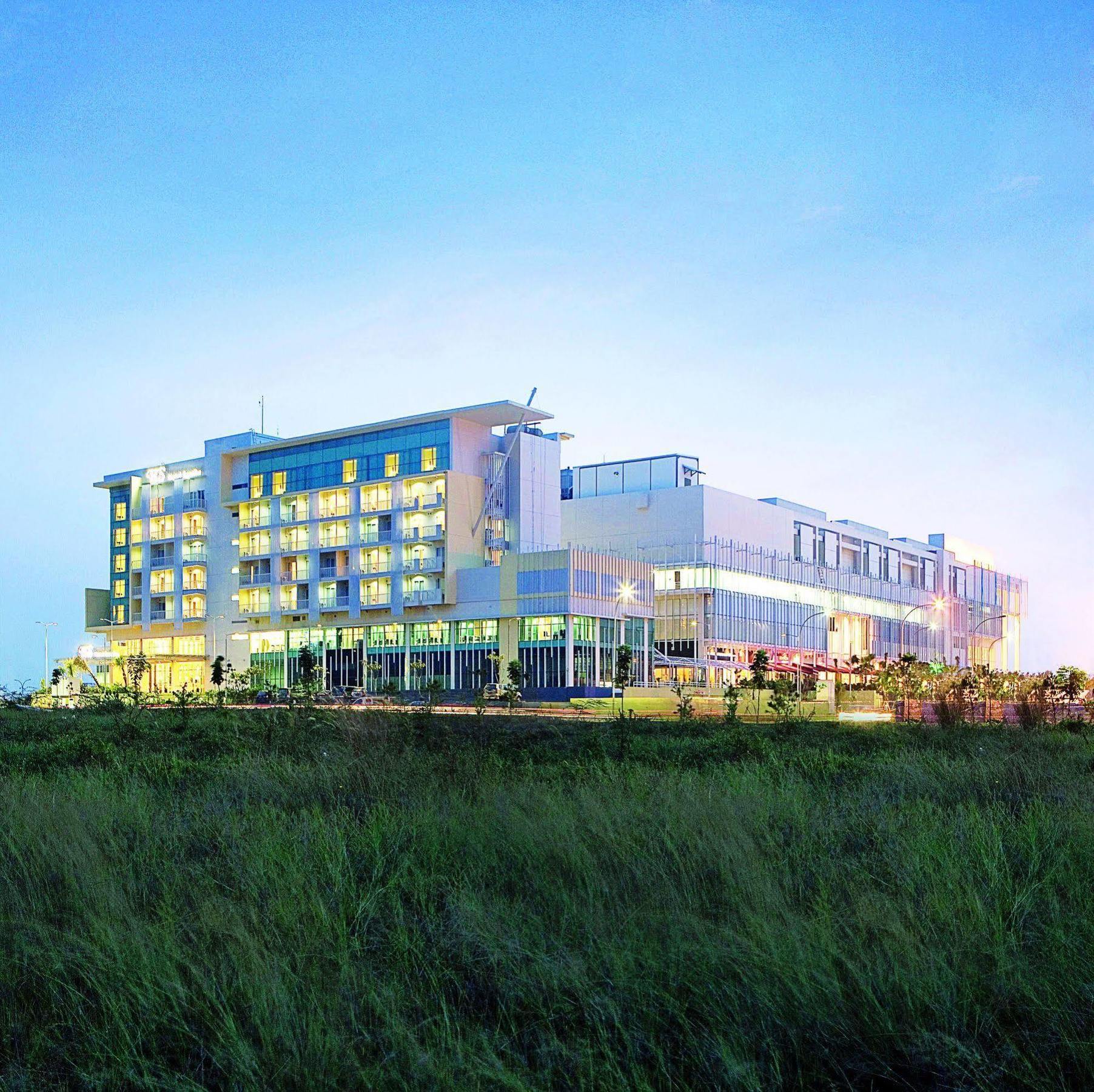 Hotel Santika Bsd City-Serpong Exterior photo